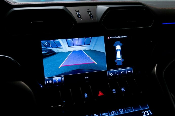 lamborghini-urus-bensin-2023-big-31