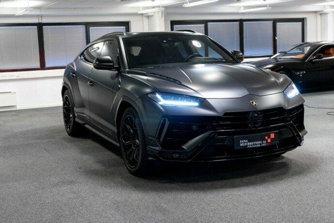 lamborghini-urus-bensin-2023-big-3
