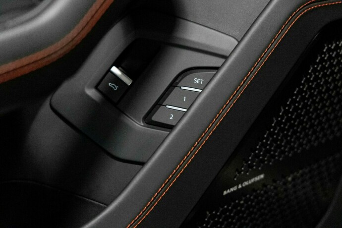 lamborghini-urus-bensin-2023-big-18