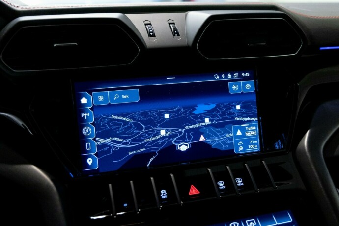 lamborghini-urus-bensin-2023-big-33