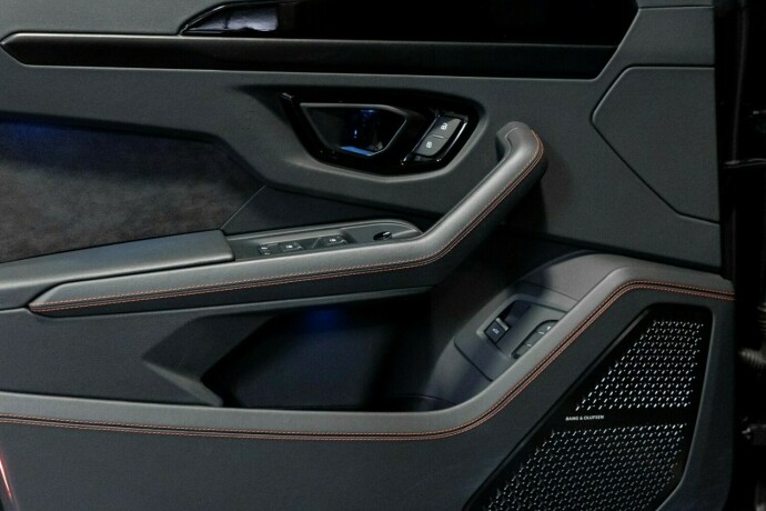 lamborghini-urus-bensin-2023-big-16