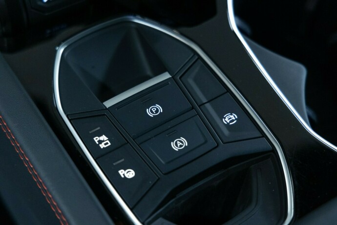 lamborghini-urus-bensin-2023-big-40