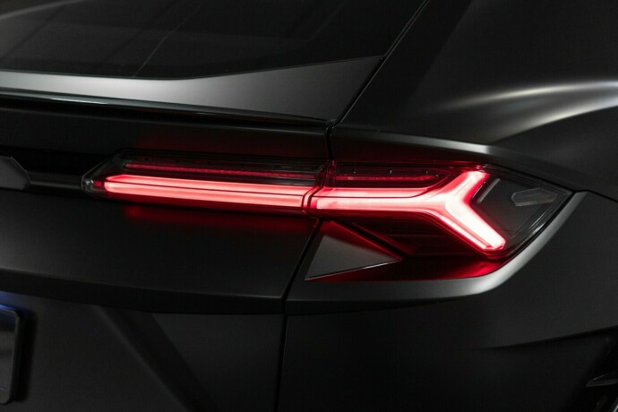 lamborghini-urus-bensin-2023-big-10