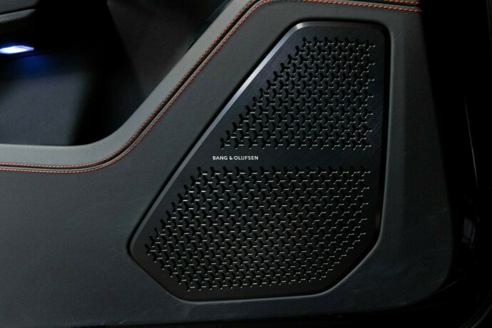 lamborghini-urus-bensin-2023-big-17