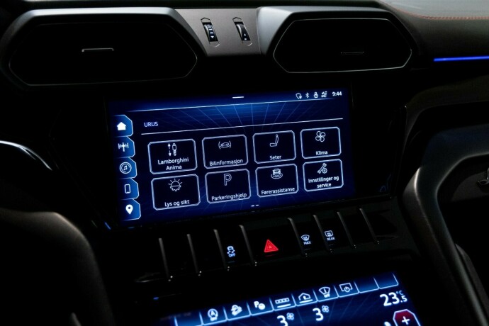 lamborghini-urus-bensin-2023-big-30