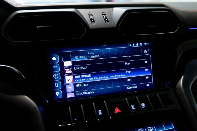 lamborghini-urus-bensin-2023-big-32