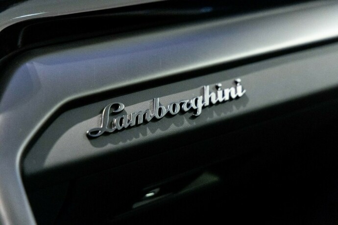 lamborghini-urus-bensin-2023-big-38