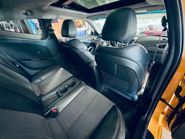 hyundai-veloster-bensin-2011-big-32
