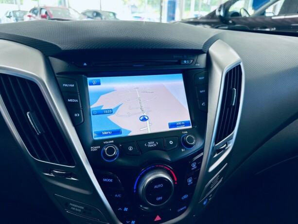 hyundai-veloster-bensin-2011-big-18