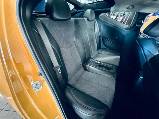 hyundai-veloster-bensin-2011-big-31