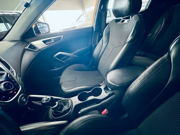 hyundai-veloster-bensin-2011-big-15