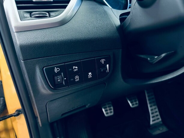 hyundai-veloster-bensin-2011-big-14