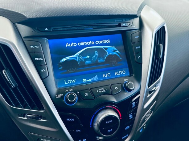 hyundai-veloster-bensin-2011-big-23