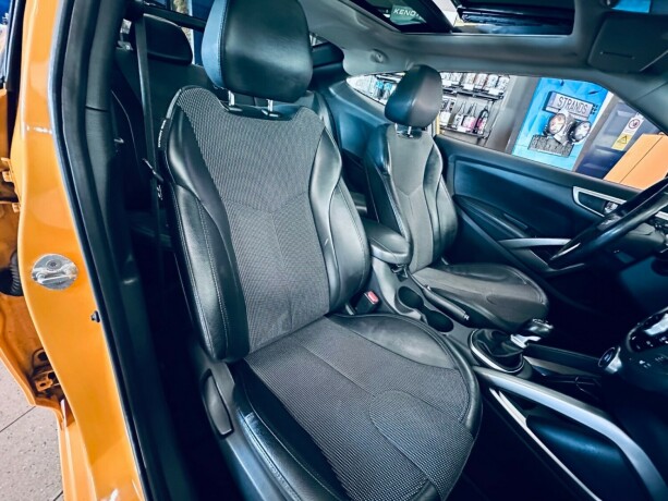 hyundai-veloster-bensin-2011-big-27