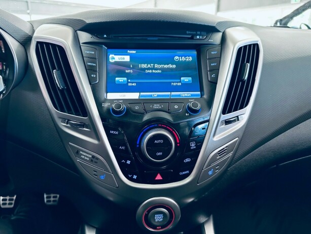 hyundai-veloster-bensin-2011-big-17