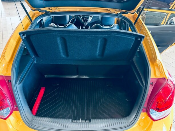hyundai-veloster-bensin-2011-big-33