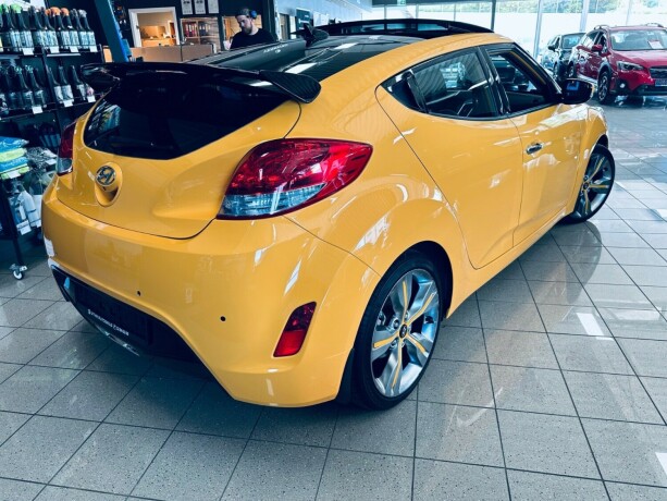 hyundai-veloster-bensin-2011-big-6