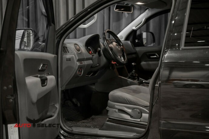 volkswagen-amarok-diesel-2011-big-19