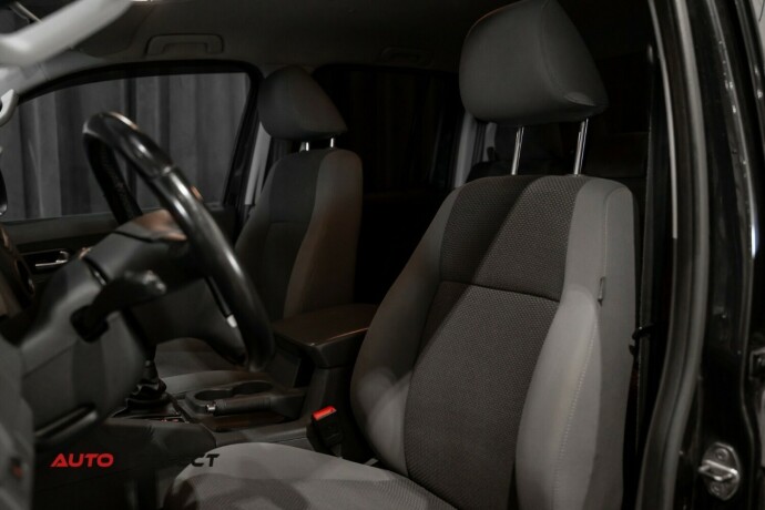 volkswagen-amarok-diesel-2011-big-21