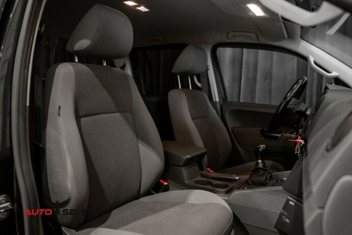 volkswagen-amarok-diesel-2011-big-18