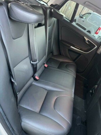 volvo-v60-diesel-2017-big-8