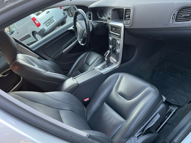 volvo-v60-diesel-2017-big-7