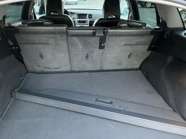 volvo-v60-diesel-2017-big-10