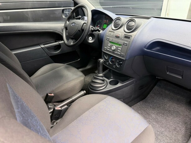 ford-fiesta-diesel-2006-big-14