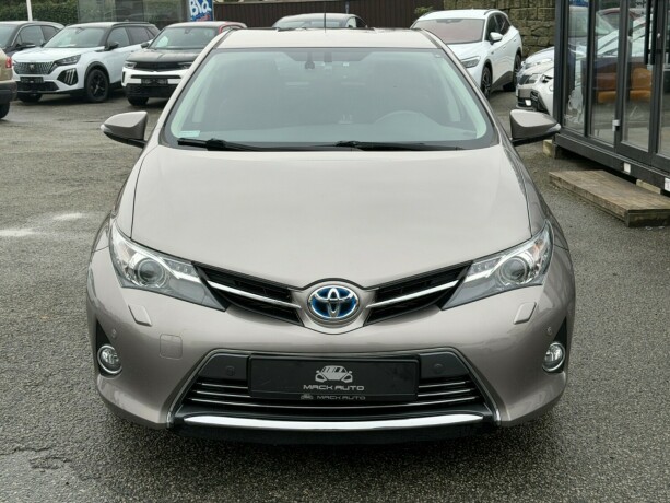 toyota-auris-bensin-2015-big-1