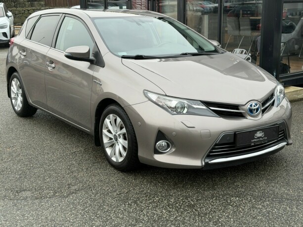 toyota-auris-bensin-2015-big-0