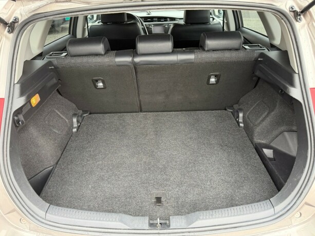 toyota-auris-bensin-2015-big-15