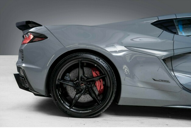 chevrolet-corvette-elektrisitetbensin-2024-big-27