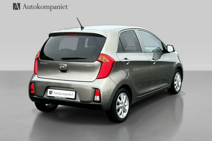 kia-picanto-bensin-2016-big-2
