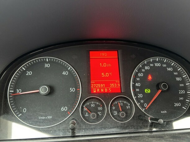 volkswagen-touran-diesel-2010-big-16