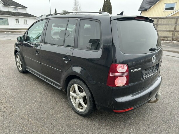 volkswagen-touran-diesel-2010-big-4