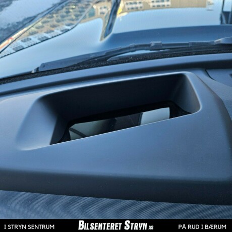 land-rover-defender-bensin-2023-big-10