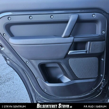 land-rover-defender-bensin-2023-big-15