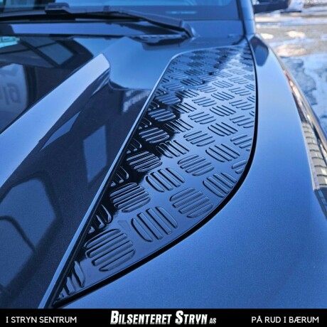 land-rover-defender-bensin-2023-big-19