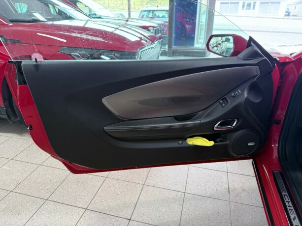 chevrolet-camaro-bensin-2010-big-10