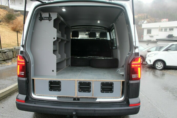 volkswagen-transporter-diesel-2023-big-4