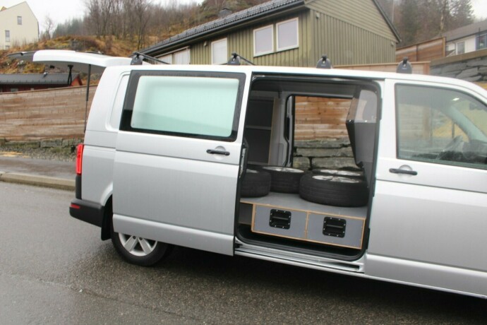 volkswagen-transporter-diesel-2023-big-5