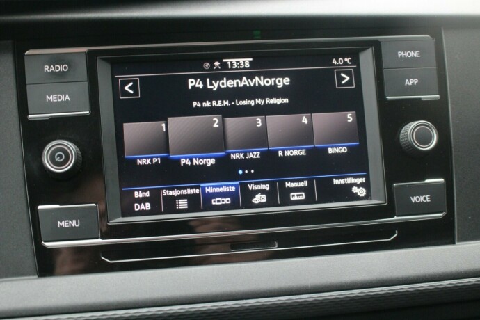 volkswagen-transporter-diesel-2023-big-18