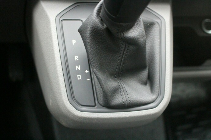 volkswagen-transporter-diesel-2023-big-20