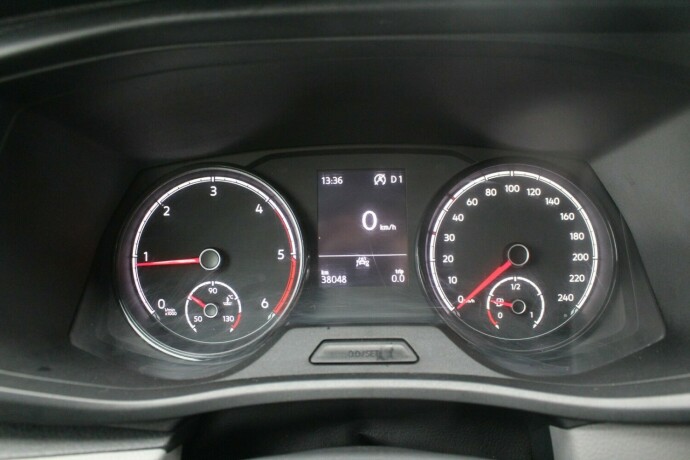 volkswagen-transporter-diesel-2023-big-8