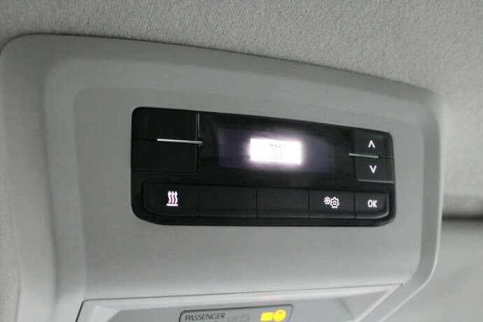 volkswagen-transporter-diesel-2023-big-16