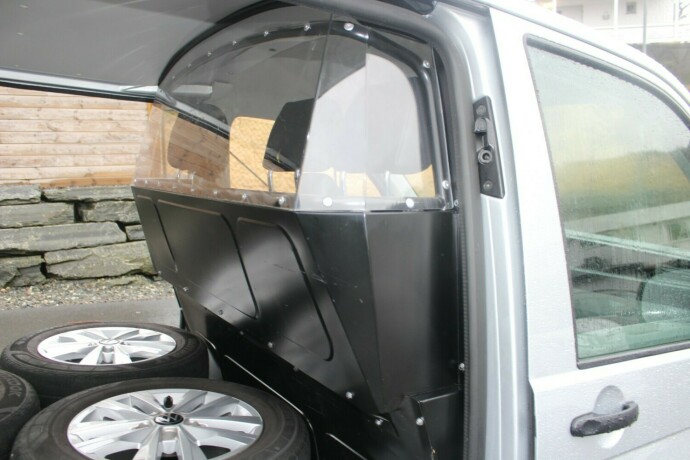 volkswagen-transporter-diesel-2023-big-6