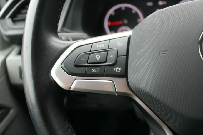 volkswagen-transporter-diesel-2023-big-12