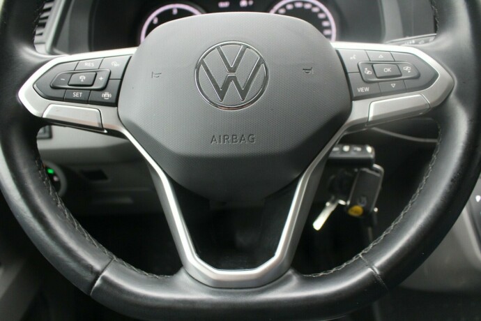 volkswagen-transporter-diesel-2023-big-14