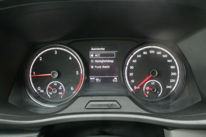 volkswagen-transporter-diesel-2023-big-9