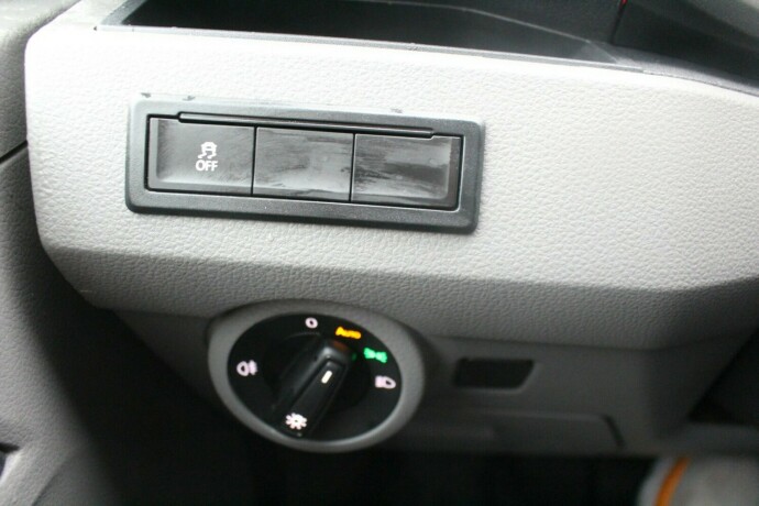 volkswagen-transporter-diesel-2023-big-10